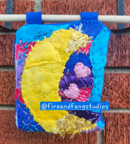 Mini Quilt: lunar love